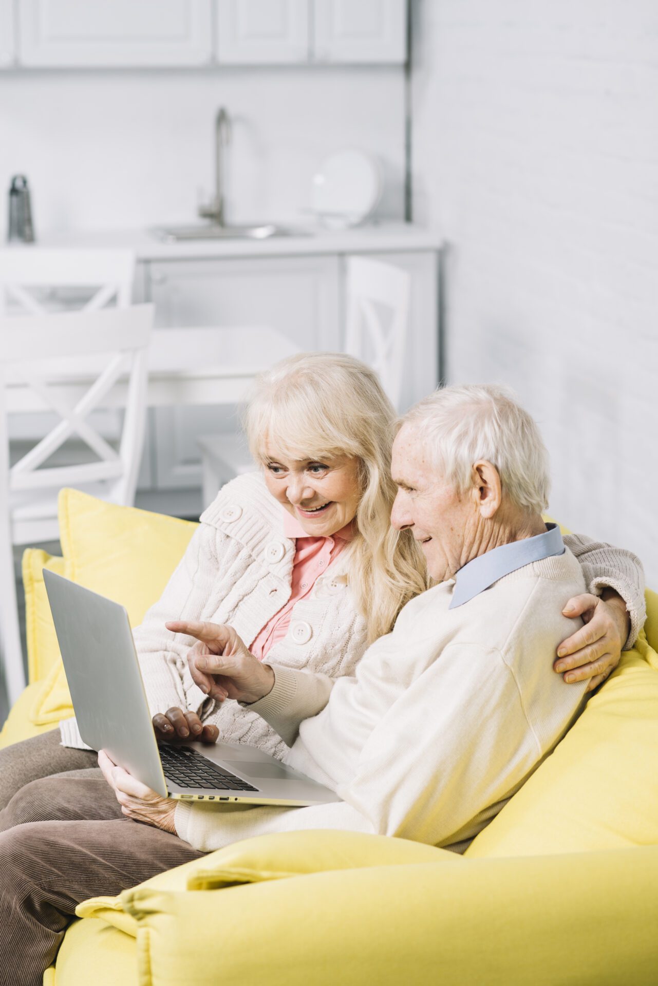 senior-couple-using-laptop senior-couple-using-laptop